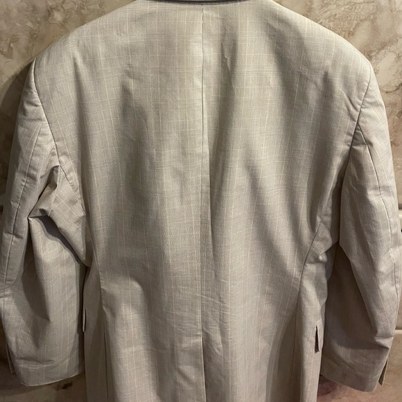 Jos A Bank Suit - Picture 4 of 5